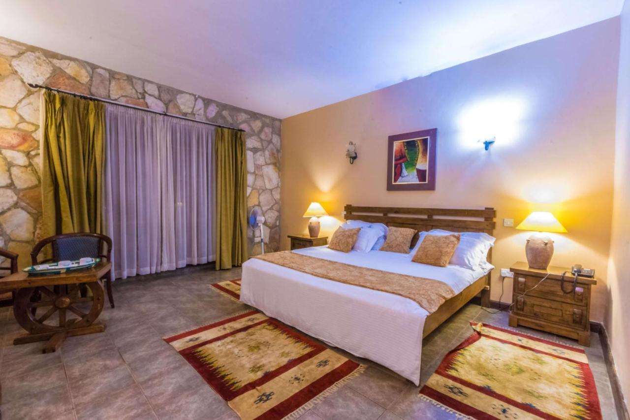 Mountains Of The Moon Hotel Fort Portal Esterno foto