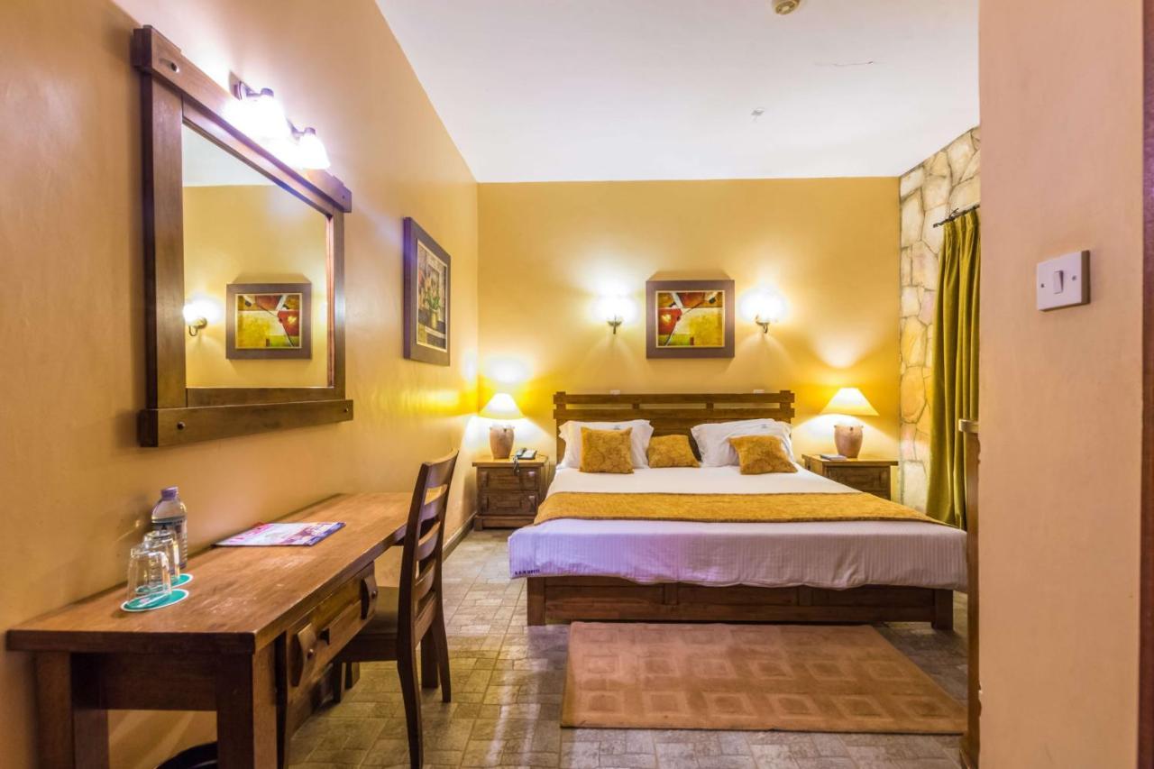 Mountains Of The Moon Hotel Fort Portal Esterno foto