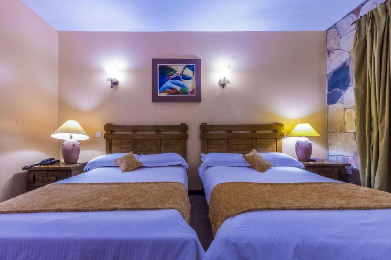 Mountains Of The Moon Hotel Fort Portal Esterno foto