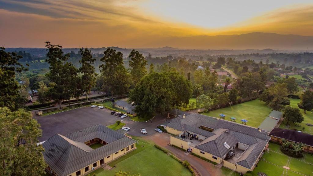 Mountains Of The Moon Hotel Fort Portal Esterno foto