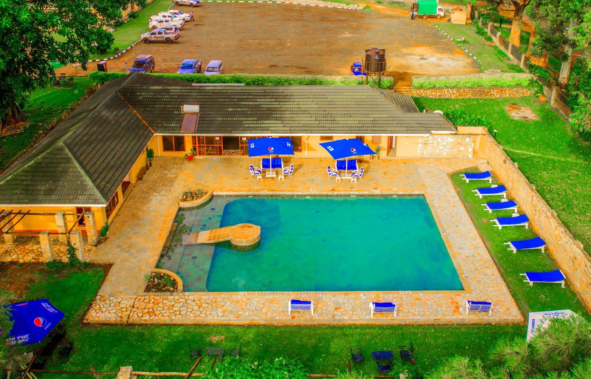 Mountains Of The Moon Hotel Fort Portal Esterno foto