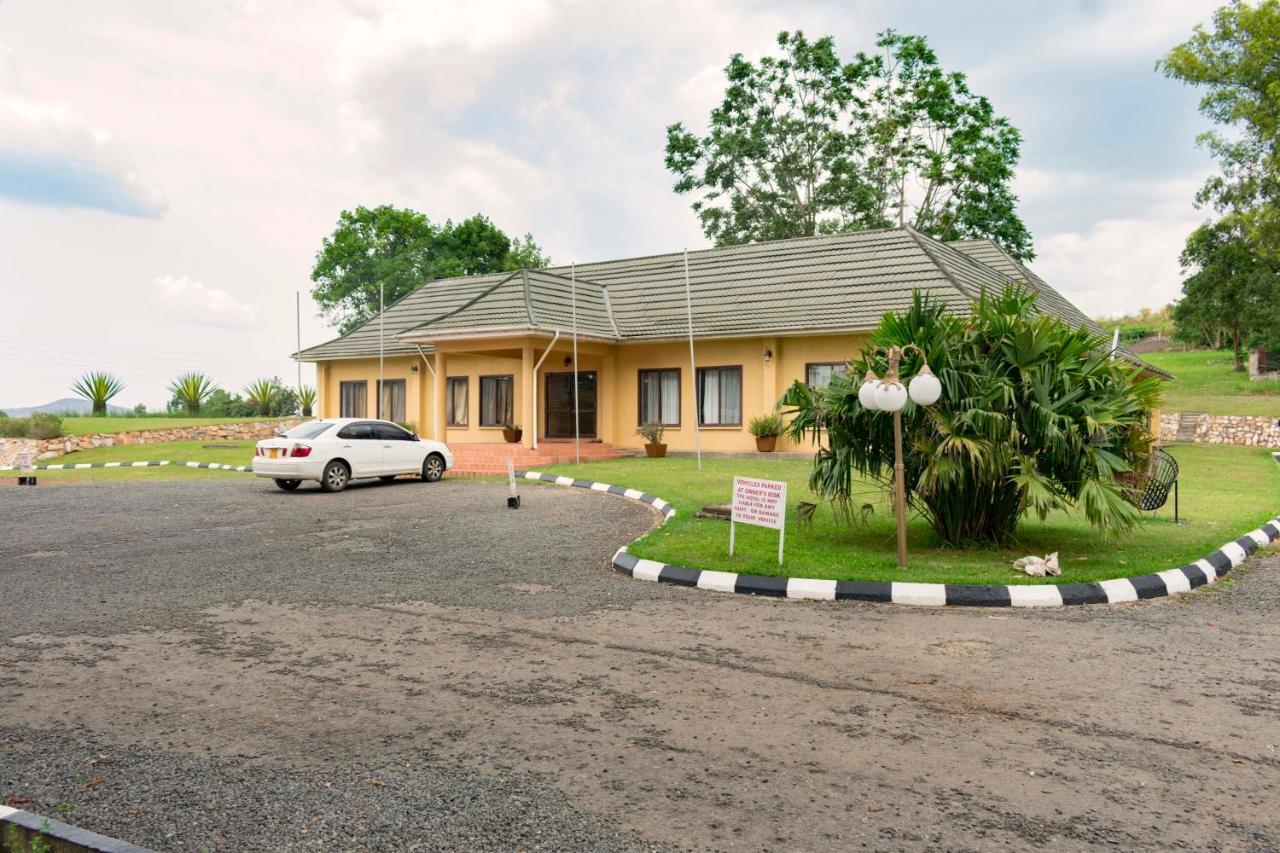 Mountains Of The Moon Hotel Fort Portal Esterno foto