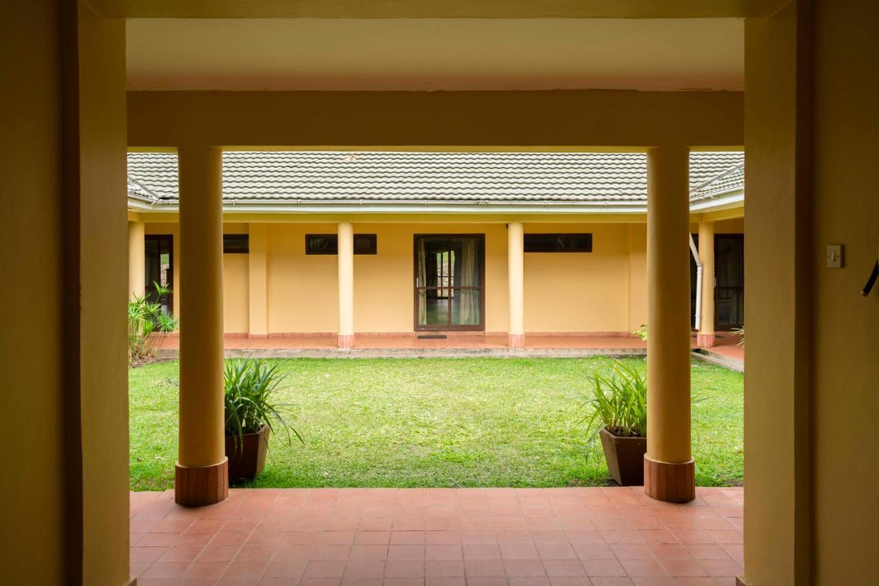 Mountains Of The Moon Hotel Fort Portal Esterno foto