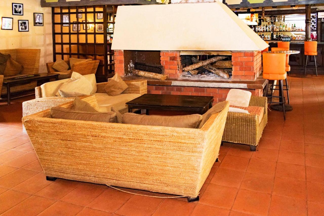 Mountains Of The Moon Hotel Fort Portal Esterno foto