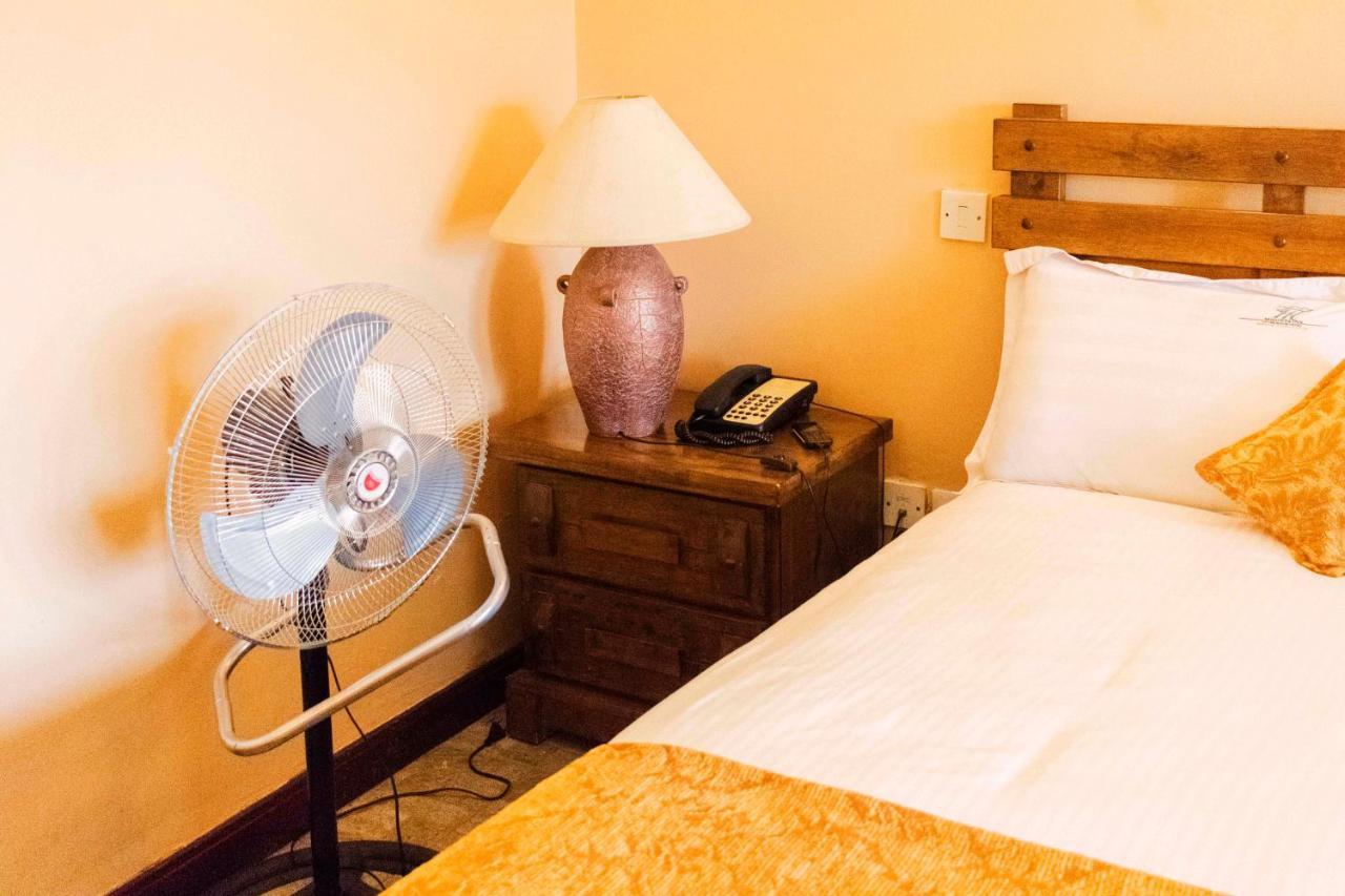 Mountains Of The Moon Hotel Fort Portal Esterno foto