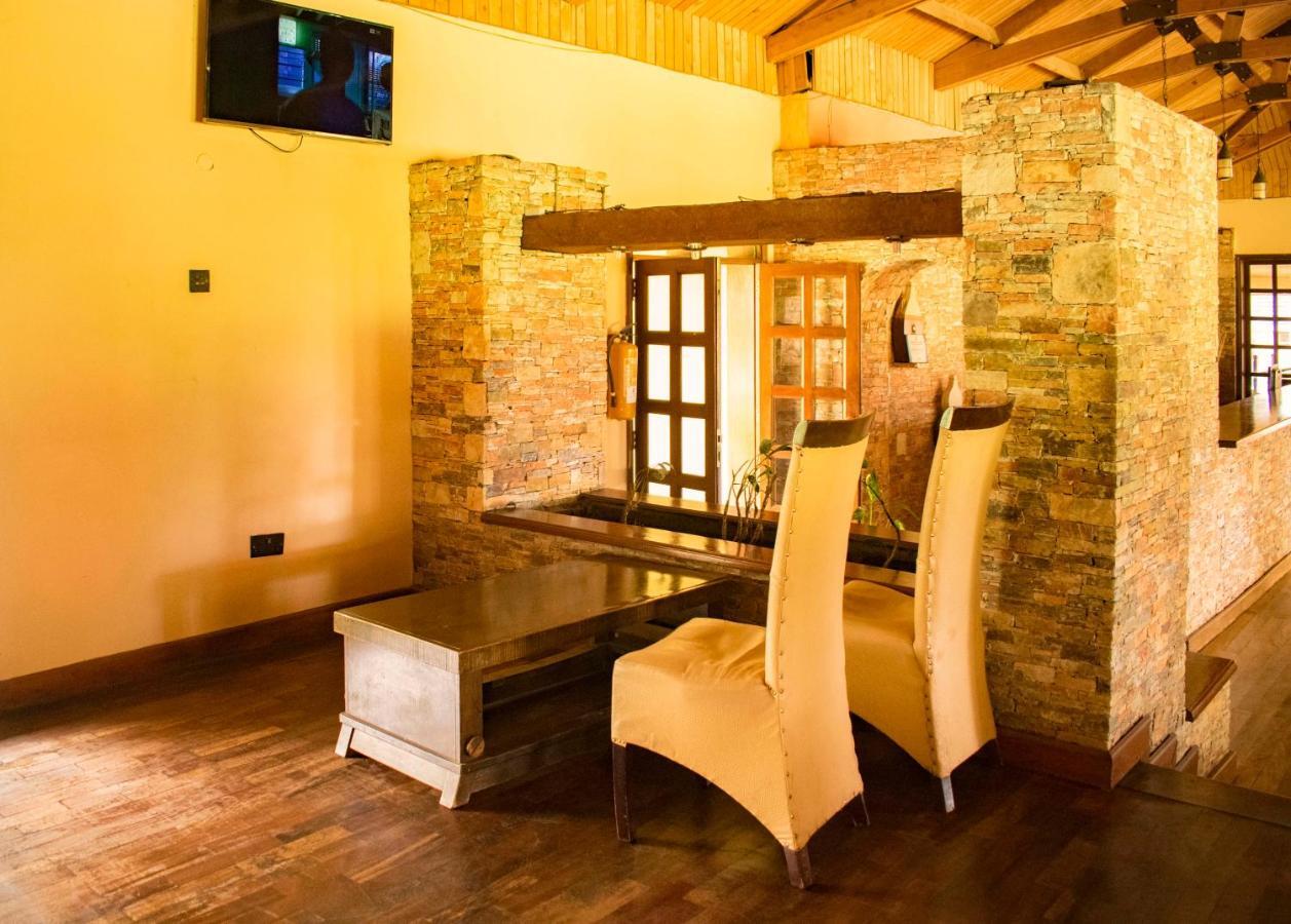Mountains Of The Moon Hotel Fort Portal Esterno foto