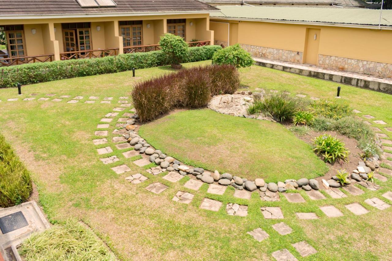Mountains Of The Moon Hotel Fort Portal Esterno foto